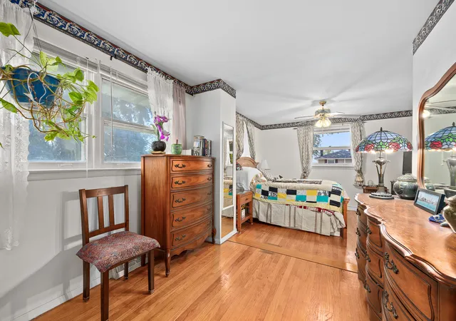 Photo 4 of Sale Pending at 16948 Glen Oaks Dr, Country Club Hills, IL 60478 | MLS# 12701569 | Listing updated on 2026-09-25