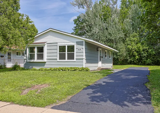 2nd image of 414 Tulsa Ave, Carpentersville, IL 60110 | MLS# 12701577