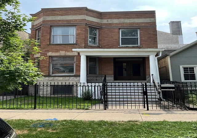 Multi family home for sale at 1223 W Gunnison St, Chicago, IL 60640 | MLS# 12701584