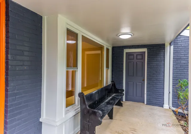 Photo 3 of Single family home for sale at 28 Plymouth Ct, Lincolnshire, IL 60069 | MLS# 12701628 | Listing updated on 2026-09-21