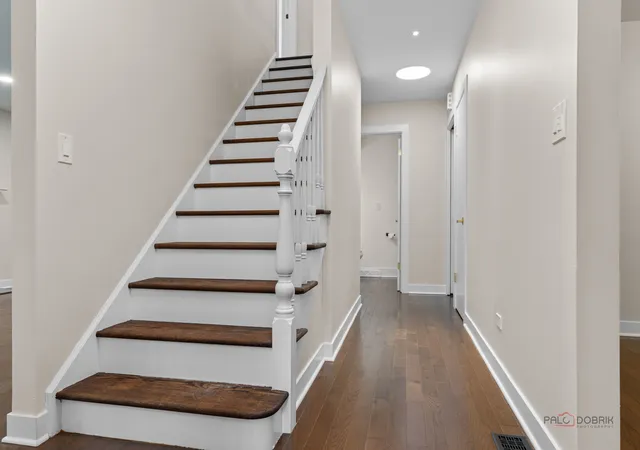 Photo 3 of Single family home for sale at 28 Plymouth Ct, Lincolnshire, IL 60069 | MLS# 12701628 | Listing updated on 2026-09-21