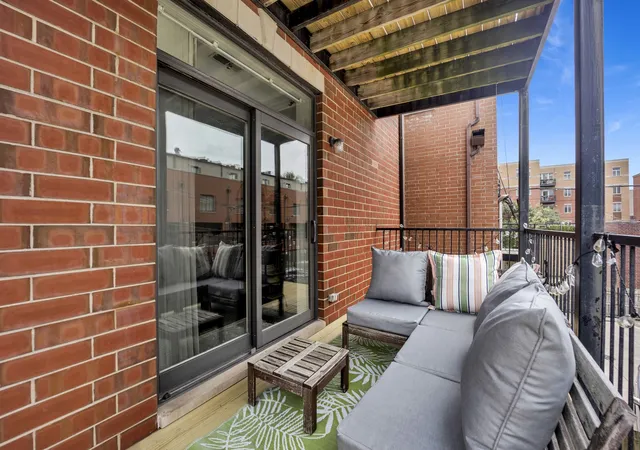 Homes for sale in Chicago, IL | 5006 N Western Avenue, Chicago, IL 60625 | Houzeo
