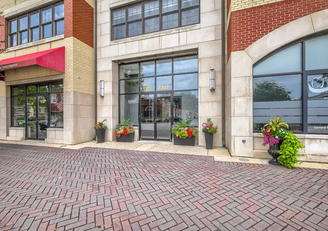 1st image of 10 E Burlington St #3B, Riverside, IL 60546 | MLS# 12701648