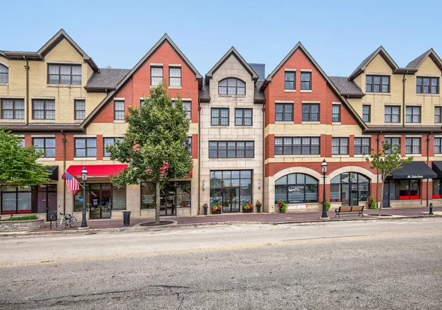 2nd image of 10 E Burlington St #3B, Riverside, IL 60546 | MLS# 12701648