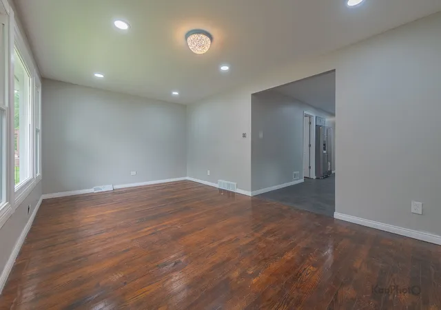 4th image of 11955 S Prairie Ave, Chicago, IL 60628 | MLS# 12701657