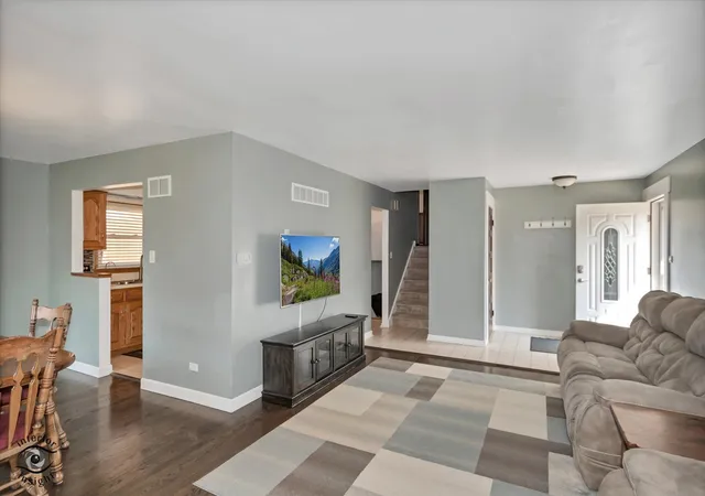 5th image of 7518 173Rd Pl, Tinley Park, IL 60477 | MLS# 12701663