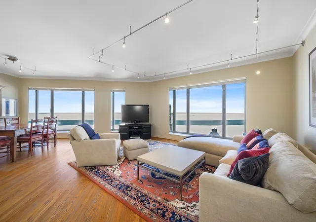 3rd image of 950 N Michigan Ave #4005, Chicago, IL 60611 | MLS# 12701671