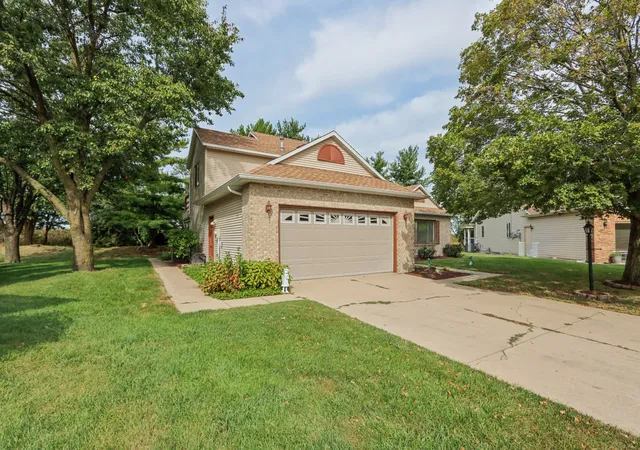 Photo 2 of Single family home for sale at 4 Redwing Ct, Savoy, IL 61874 | MLS# 12701705 | Listing updated on 2026-09-21