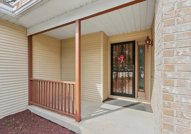 Photo 3 of Single family home for sale at 4 Redwing Ct, Savoy, IL 61874 | MLS# 12701705 | Listing updated on 2026-09-21