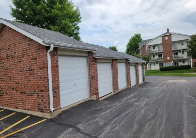 Homes for sale in Lake In The Hills, IL | 1354 Cunat Court, Lake In The Hills, IL 60156 | Houzeo