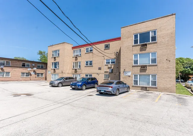 Homes for sale in Oak Park, IL | 415 S Maple Avenue, Oak Park, IL 60302 | Houzeo