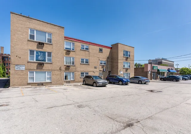 Homes for sale in Oak Park, IL | 415 S Maple Ave #202, Oak Park, IL 60302 | MLS# 12701736