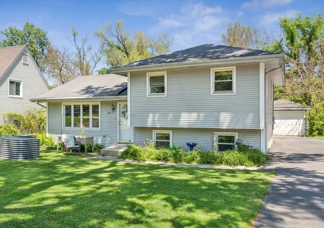 Homes for sale in Lisle, IL | 916 Lacey Ave, Lisle, IL 60532 | MLS# 12701756
