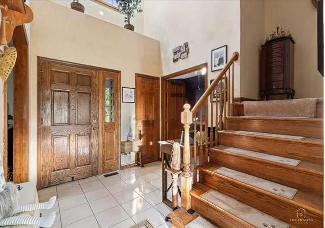 Photo 3 of Single family home for sale at 3 Settlers Ln, Oswego, IL 60543 | MLS# 12701760 | Listing updated on 2026-08-02