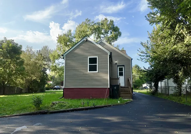 Photo 4 of Single family home for sale at 10703 W Woodland Ave, Beach Park, IL 60087 | MLS# 12701812 | Listing updated on 2026-09-16