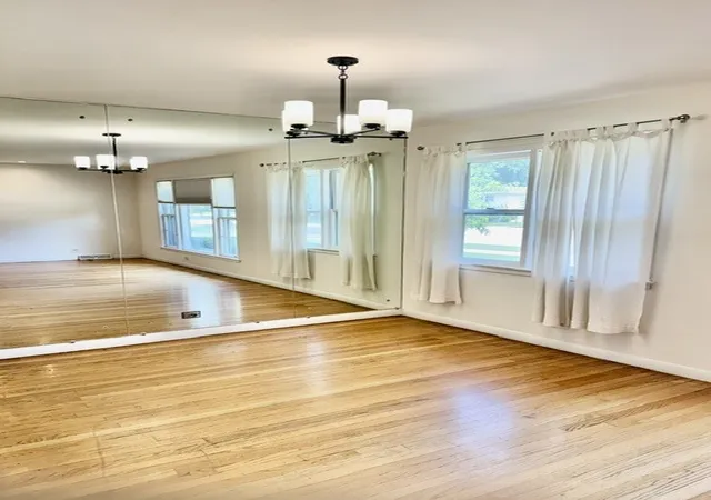 4th image of 617 Lavergne Ave, Wilmette, IL 60091 | MLS# 12701840