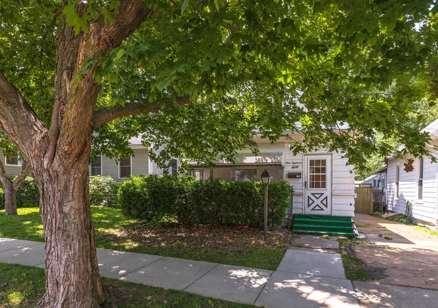 Homes for sale in Bloomington, IL | 918 N Oak St, Bloomington, IL 61701 | MLS# 12701875