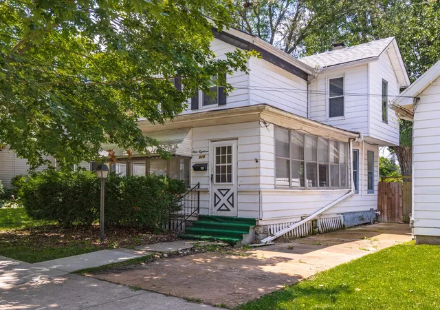Homes for sale in Bloomington, IL | 918 N Oak St, Bloomington, IL 61701 | MLS# 12701875