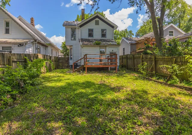 Homes for sale in Bloomington, IL | 918 N Oak St, Bloomington, IL 61701 | MLS# 12701875