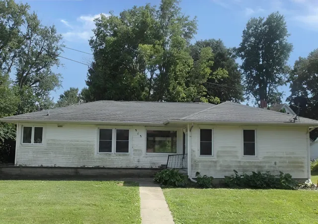 Photo 2 of Sale Pending at 515 E Washington St, Hoopeston, IL 60942 | MLS# 12701879 | Listing updated on 2026-09-03