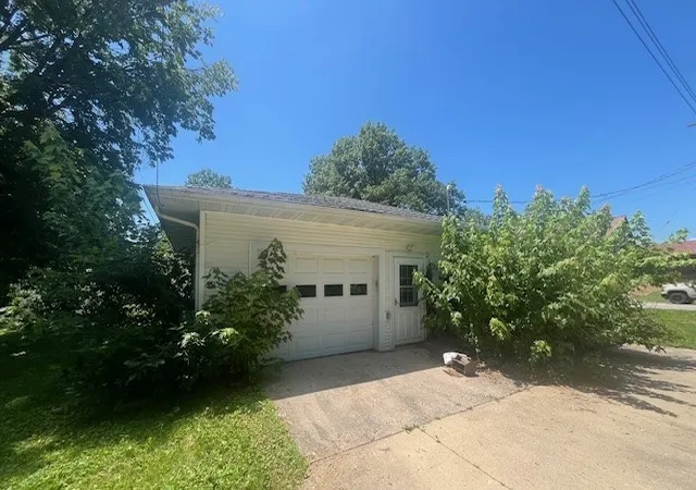 3rd image of 515 E Washington St, Hoopeston, IL 60942 | MLS# 12701879