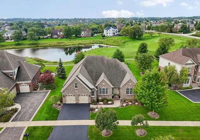 Photo 1 of Single family home for sale at 14 Championship Pkwy, Hawthorn Woods, IL 60047 | MLS# 12701895 | Listing updated on 2026-09-29