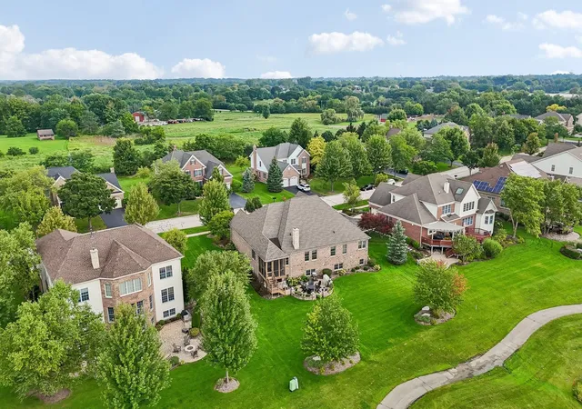 Photo 3 of Single family home for sale at 14 Championship Pkwy, Hawthorn Woods, IL 60047 | MLS# 12701895 | Listing updated on 2026-09-29