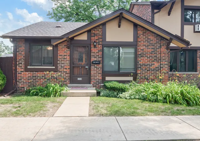 Townhouse for sale at 18w133 Kirkland Ln, Villa Park, IL 60181 | MLS# 12701907