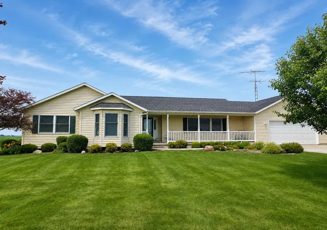 1st image of 2930 N 1200 E Rd, Clifton, IL 60927 | MLS# 12701909