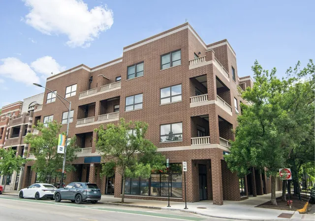 Homes for sale in Chicago, IL | 1952 W Cuyler Ave #404, Chicago, IL 60613 | MLS# 12701911