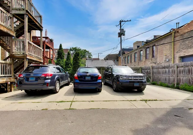 2nd image of 2044 N Winchester Ave, Chicago, IL 60614