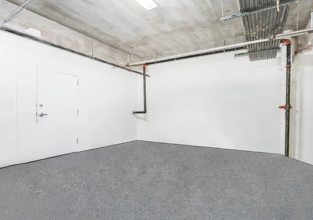 2nd image of 165 N Canal St, Chicago, IL 60606
