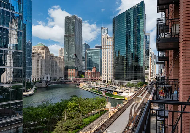 2nd image of 165 N Canal St #809, Chicago, IL 60606 | MLS# 12701963
