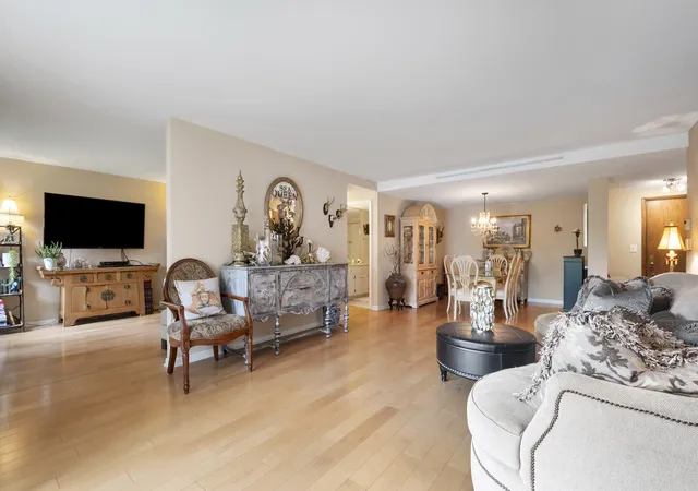 Homes for sale in Park Ridge, IL | 44 Park Ln, Park Ridge, IL 60068