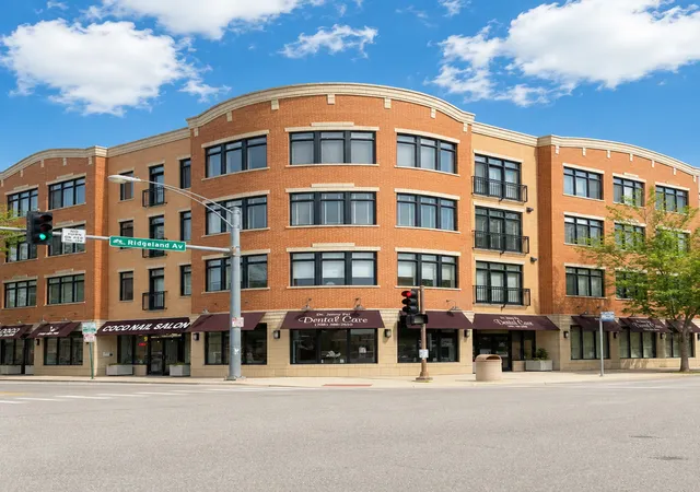 Homes for sale in Oak Park, IL | 106 S Ridgeland Ave #304, Oak Park, IL 60302 | MLS# 12702024