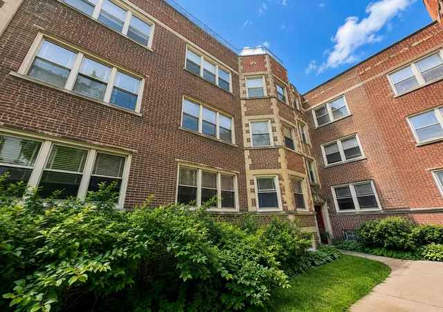2nd image of 6814 N Ashland Blvd, Chicago, IL 60626