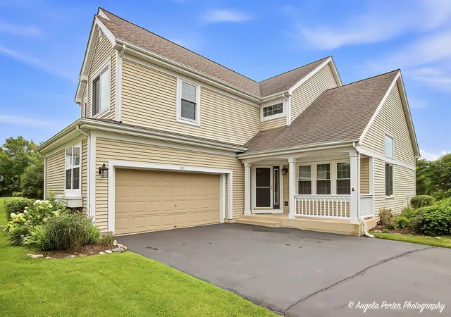 2nd image of 331 Hampton Ct, Crystal Lake, IL 60012 | MLS# 12702051