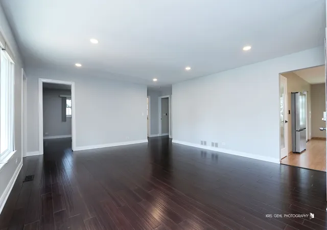 4th image of 1000 E Ardyce Ln, Mount Prospect, IL 60056 | MLS# 12702066