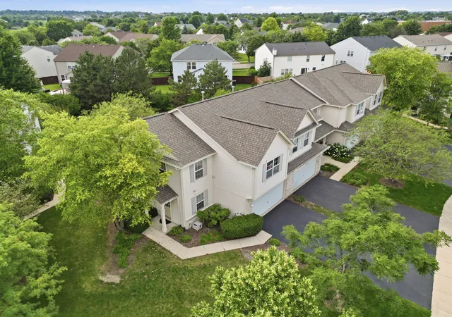 2nd image of 2233 Sunrise Cir, Aurora, IL 60503 | MLS# 12702092