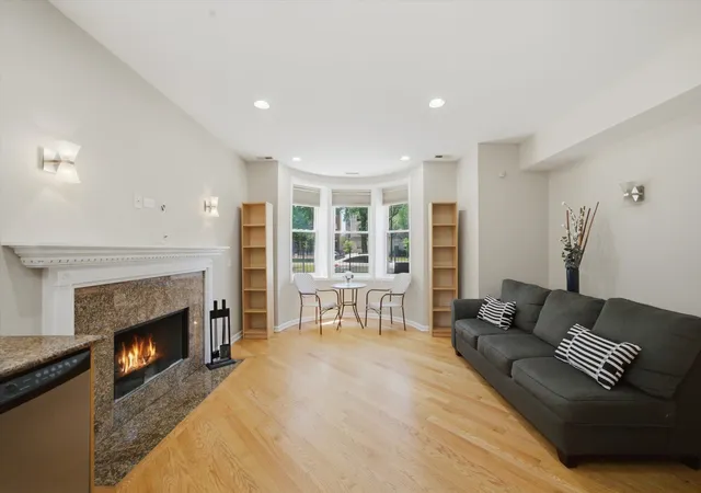 5th image of 4921 S King Dr, Chicago, IL 60615
