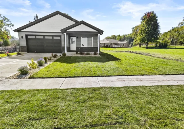 Photo 1 of Single family home for sale at 406 E Butler Ave, Grant Park, IL 60940 | MLS# 12702107 | Listing updated on 2026-10-09