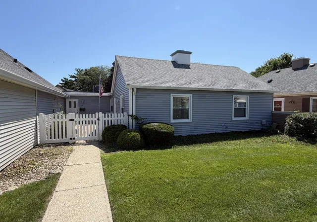 Homes for sale in Montgomery, IL | 14 Garden Dr, Montgomery, IL 60538 | MLS# 12702131