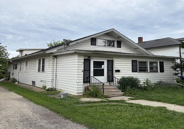 2nd image of 837 Hickory St, Waukegan, IL 60085 | MLS# 12702160