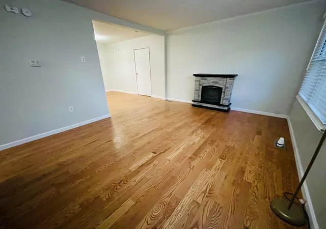 Photo 2 of Single family home for sale at 808 Sunset Cir, Streamwood, IL 60107 | MLS# 12702173 | Listing updated on 2026-09-16