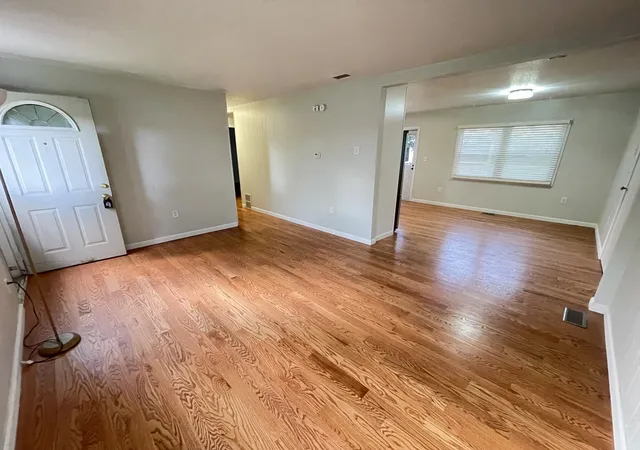 Photo 3 of Single family home for sale at 808 Sunset Cir, Streamwood, IL 60107 | MLS# 12702173 | Listing updated on 2026-09-16