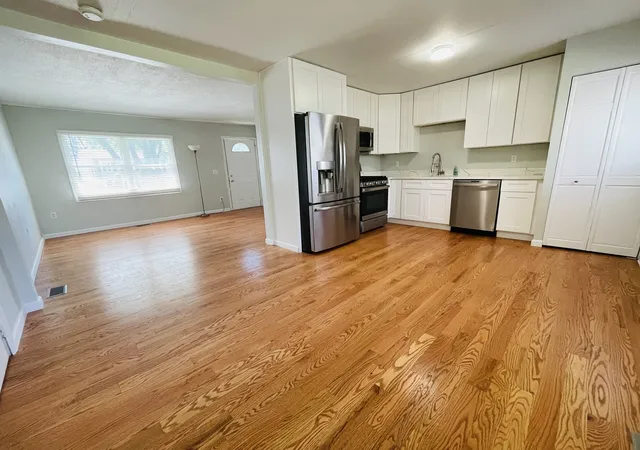 Photo 3 of Single family home for sale at 808 Sunset Cir, Streamwood, IL 60107 | MLS# 12702173 | Listing updated on 2026-09-24