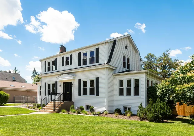 2nd image of 210 S Grace St, Lombard, IL 60148 | MLS# 12702181