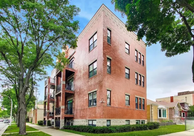 Homes for sale in Chicago, IL | 2551 W Arthur Ave #2E, Chicago, IL 60645 | MLS# 12702211