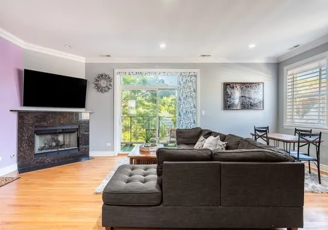Homes for sale in Chicago, IL | 2551 W Arthur Ave #2E, Chicago, IL 60645 | MLS# 12702211