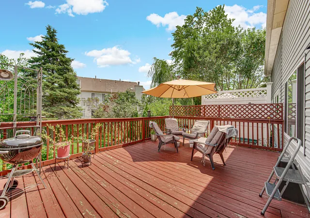 Listing Photo 2 - Condo for sale in building located at 1424 Derby Ln, Mundelein, IL 60060 - Unit #1424